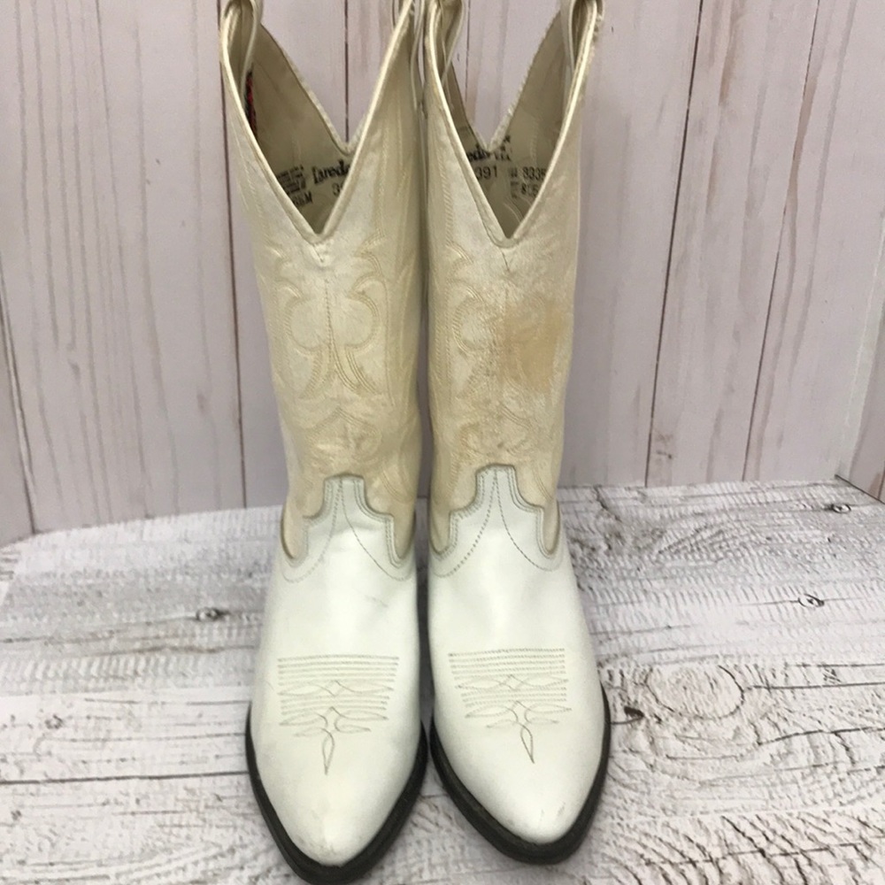Laredo women’s white vintage cowboy boots